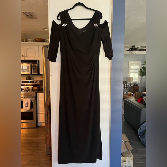 EUC Black old Hollywood style floor length formal gown - Picture 1 of 4